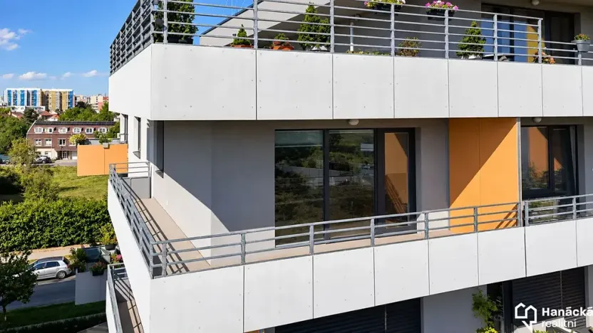 Pronájem bytu 2+kk, Olomouc, Slavonínská, 59 m2