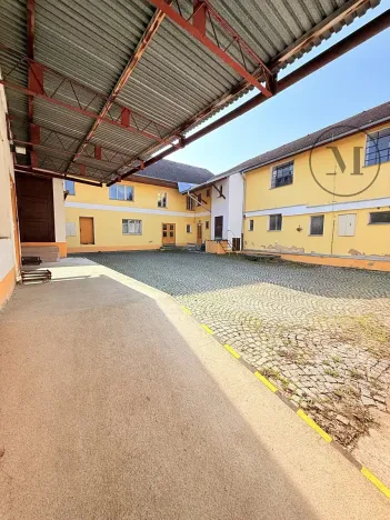 Pronájem výrobních prostor, Netolice, Mírové Náměstí, 500 m2