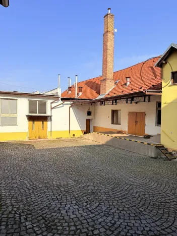 Pronájem komerční nemovitosti, Netolice, Mírové Náměstí, 500 m2