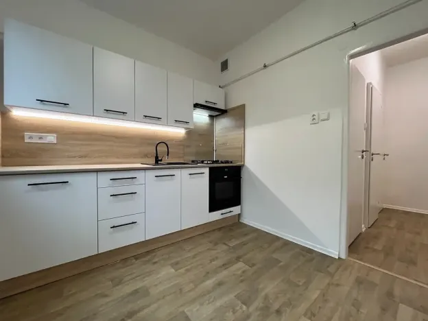 Pronájem bytu 2+1, Třinec, Jablunkovská, 59 m2