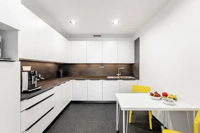 Pronájem kanceláře, Praha - Holešovice, U Uranie, 213 m2