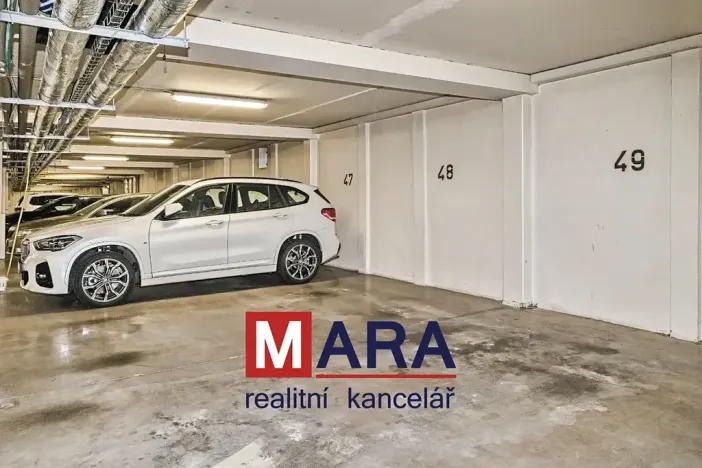 Pronájem garážového stání, Olomouc, Fischerova, 15 m2