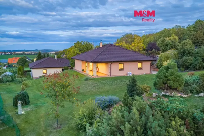 Prodej rodinného domu, Cvrčovice, Školní, 178 m2
