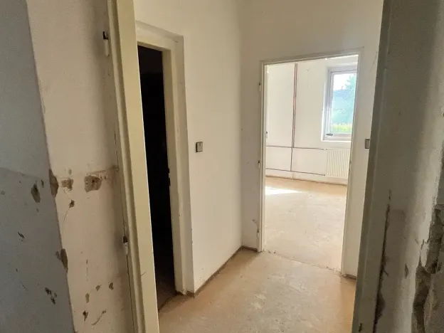 Dražba činžovního domu, Komorní Lhotka, 1000 m2