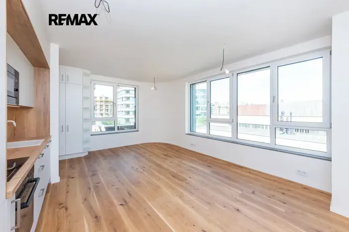 Pronájem bytu 1+kk, Praha - Radlice, U Komína, 37 m2