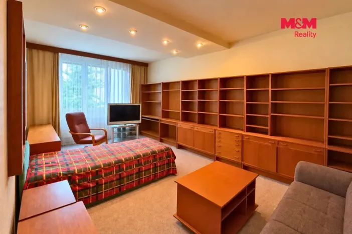 Pronájem bytu 2+1, Karlovy Vary - Drahovice, Gagarinova, 60 m2
