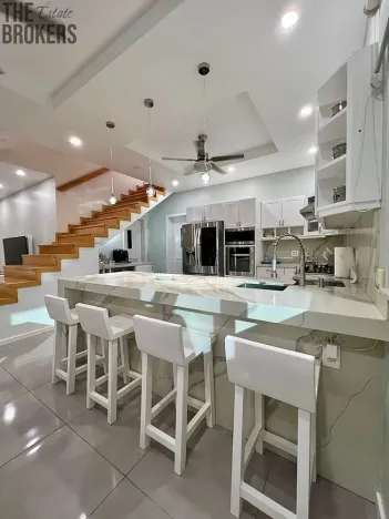 Prodej rodinného domu, Coxen Hole, Roatán, Honduras, 245 m2