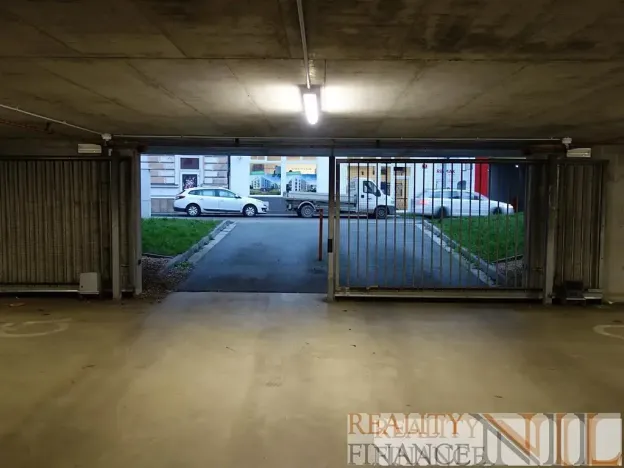 Pronájem garážového stání, Plzeň, Kollárova, 10 m2
