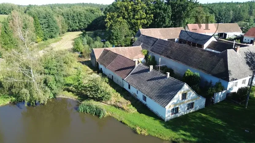 Prodej chalupy, Lišov, 460 m2