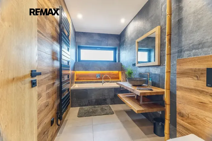 Prodej rodinného domu, Černuc, 180 m2