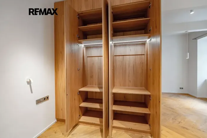 Pronájem bytu 1+kk, Praha - Vršovice, Holandská, 45 m2
