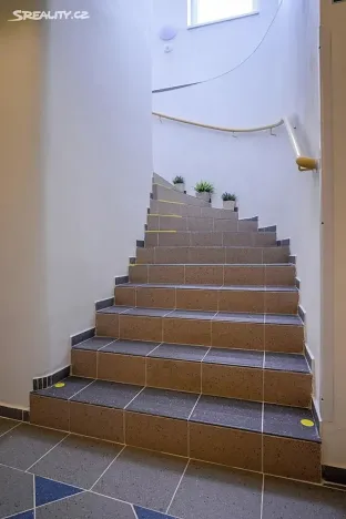 Pronájem bytu 1+kk, Praha - Hlubočepy, Na Zlíchově, 17 m2