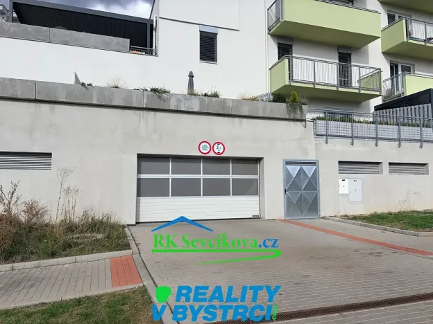 Pronájem garážového stání, Brno, Křepelčí, 15 m2