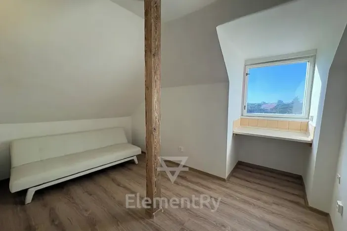 Pronájem atypického bytu, Hradec Králové, Malé náměstí, 20 m2