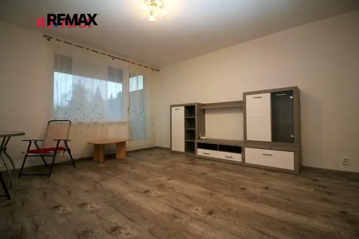 Pronájem bytu 1+kk, Praha - Suchdol, Sídlištní, 38 m2