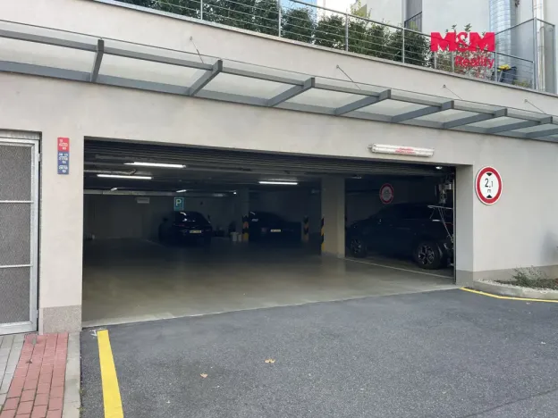 Pronájem garážového stání, Praha, Šífařská, 14 m2