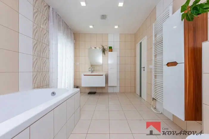 Prodej rodinného domu, Újezd, 346 m2