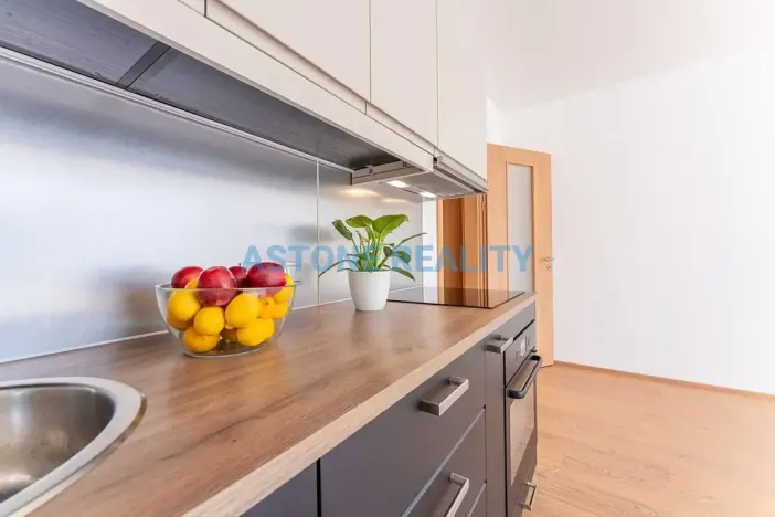 Prodej bytu 1+kk, Praha - Horní Měcholupy, Mantovská, 36 m2