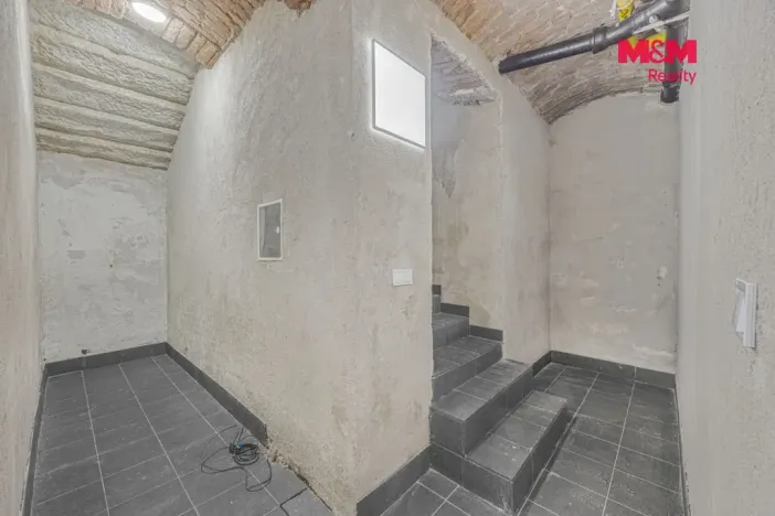 Prodej obchodního prostoru, Praha, Seifertova, 110 m2