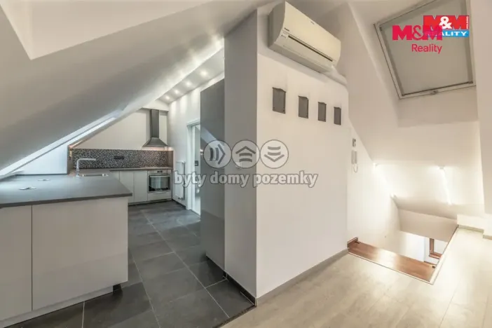 Pronájem atypického bytu, Frýdlant, ČSA, 90 m2