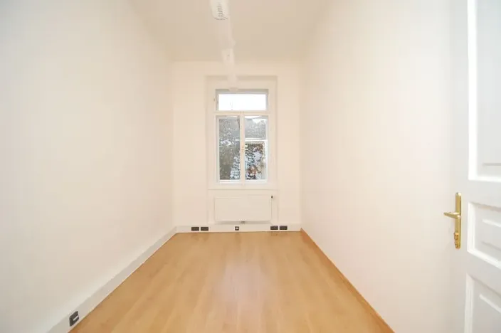 Pronájem kanceláře, Praha - Vinohrady, náměstí Míru, 92 m2