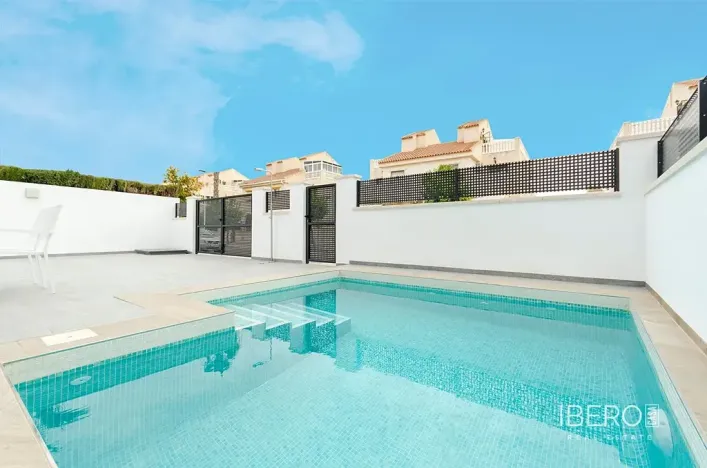 Prodej vily, Torrevieja, Španělsko, 95 m2