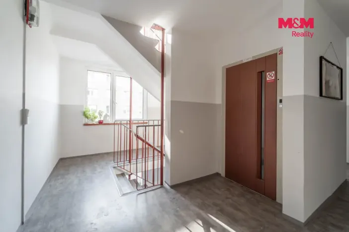 Prodej bytu 2+kk, Králův Dvůr, Nad Stadionem, 43 m2