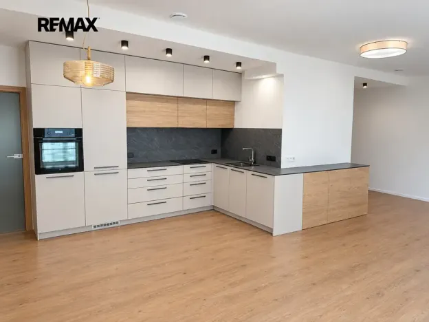 Prodej kanceláře, Slavkov u Brna, 81 m2
