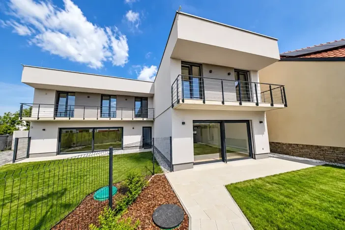 Prodej vícegeneračního domu, Šestajovice, Komenského, 275 m2