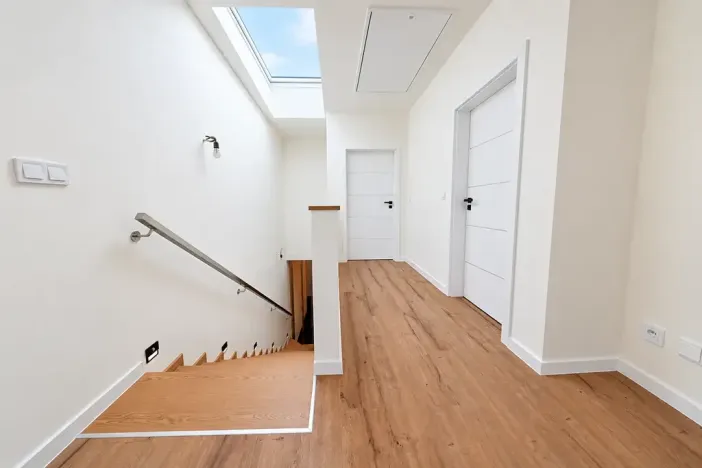 Prodej vícegeneračního domu, Šestajovice, Komenského, 275 m2