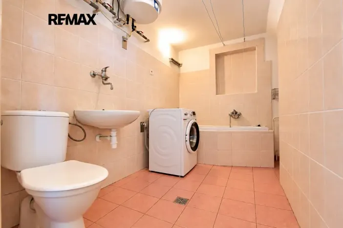 Prodej rodinného domu, Kájov, U Kostela, 200 m2
