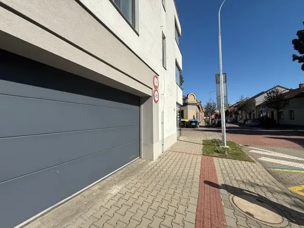 Pronájem garážového stání, Brno, Václavkova, 16 m2