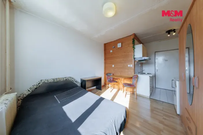 Prodej bytu 1+kk, Karlovy Vary - Stará Role, Fibichova, 18 m2