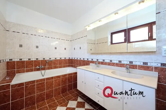 Pronájem rodinného domu, Praha - Kyje, Krčínovo náměstí, 126 m2