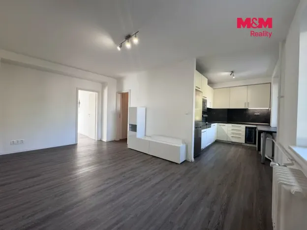 Pronájem bytu 2+kk, Pardubice - Zelené Předměstí, Benešovo náměstí, 49 m2