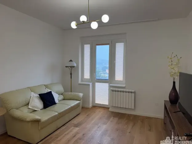 Pronájem bytu 2+kk, Praha - Vršovice, Petrohradská, 49 m2
