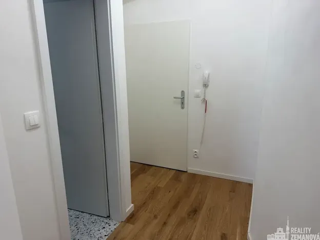 Pronájem bytu 2+kk, Praha - Vršovice, Petrohradská, 49 m2