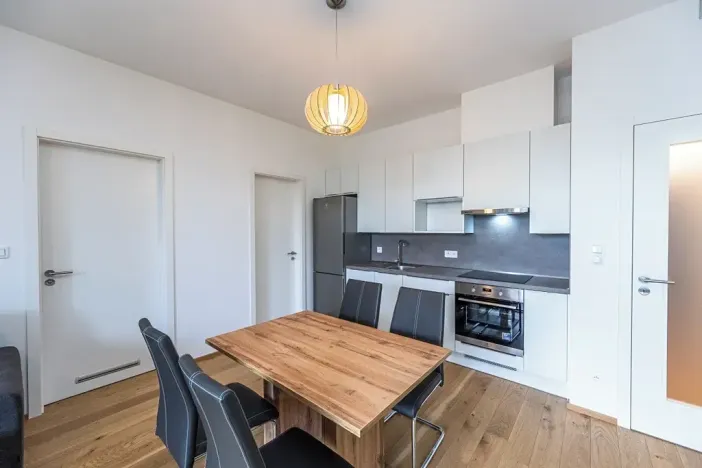 Pronájem bytu 2+kk, Praha - Karlín, Sokolova, 59 m2