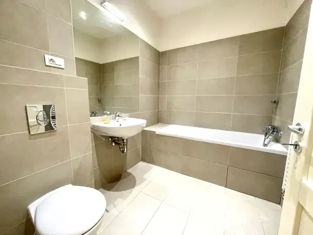 Pronájem bytu 2+kk, Praha - Holešovice, Ortenovo náměstí, 75 m2