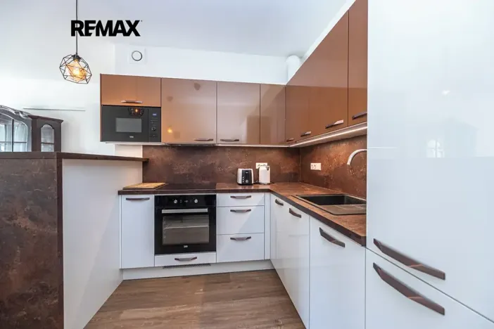 Pronájem bytu 2+kk, Praha - Holešovice, Jankovcova, 60 m2