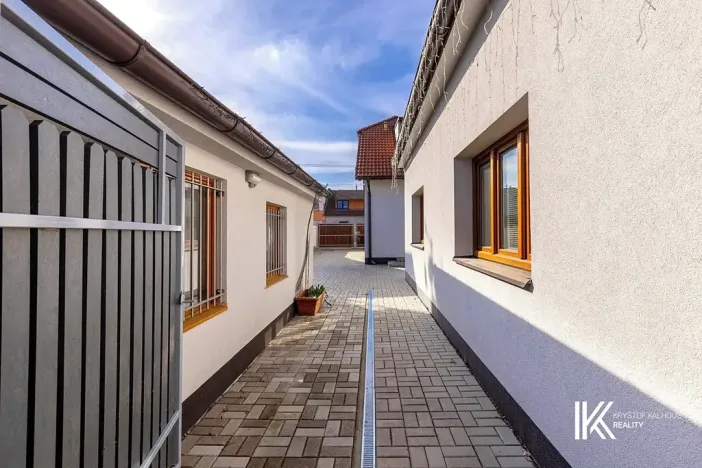 Pronájem obchodního prostoru, Pardubice, Chrudimská, 131 m2