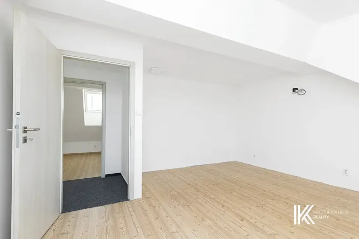 Pronájem obchodního prostoru, Pardubice, Chrudimská, 131 m2