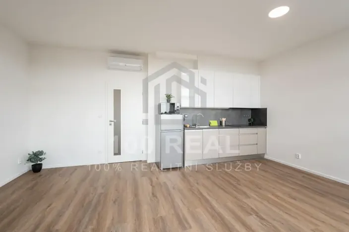 Pronájem bytu 1+kk, Pardubice, třída Míru, 37 m2