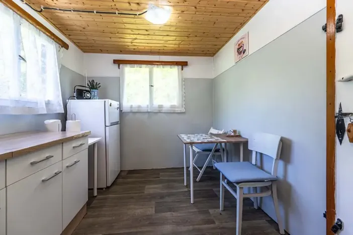 Prodej chaty, Černolice, V Dolečku, 28 m2