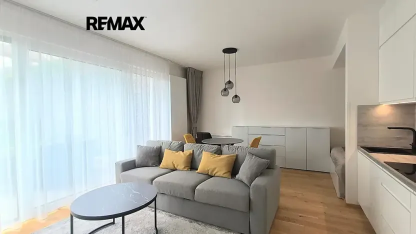 Pronájem bytu 1+kk, Praha - Smíchov, Podbělohorská, 39 m2