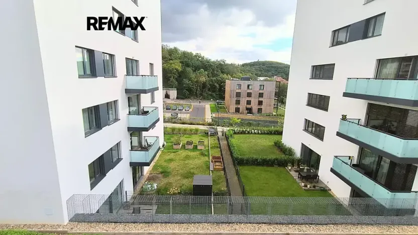 Pronájem bytu 1+kk, Praha - Smíchov, Podbělohorská, 39 m2