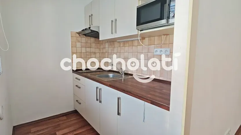 Pronájem bytu 1+kk, Pardubice, Varšavská, 28 m2