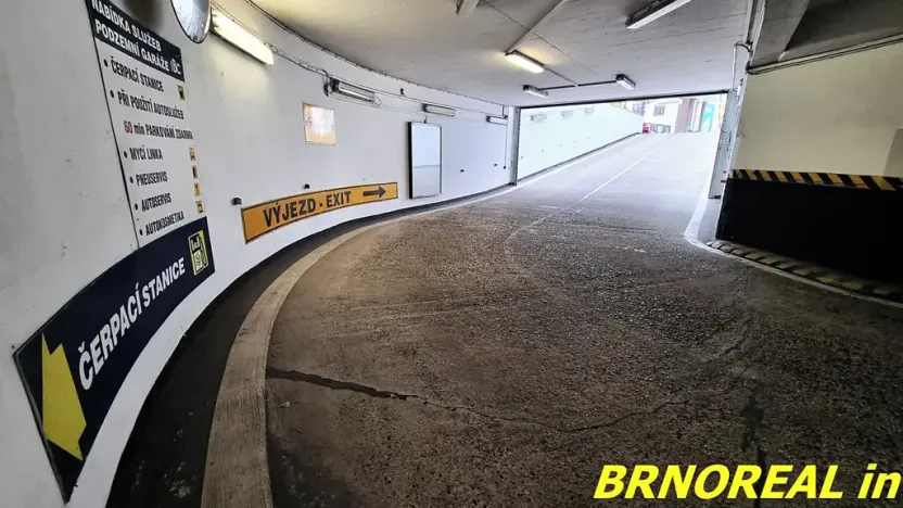Pronájem garážového stání, Brno, Příkop, 12 m2