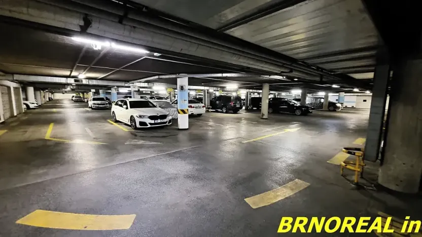 Pronájem garážového stání, Brno, Příkop, 12 m2