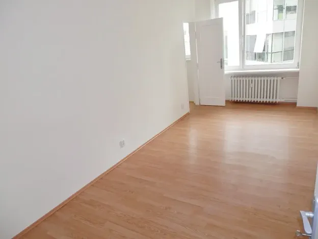 Pronájem bytu 2+kk, Praha, Lomnického, 44 m2
